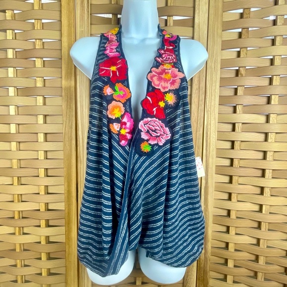 Free People Tops - 🏷 FREE PEOPLE Embroidered Patchwork V-Neck Vest Tank